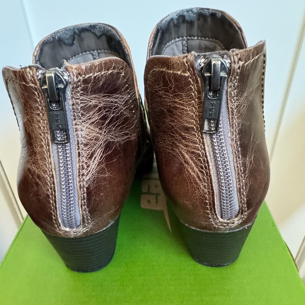 Earth Merlin Taupe Leather Ankle Western Booties Women’s Size 7 - Picture 4 of 7